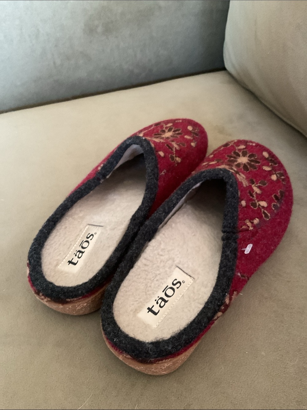 Taos Footwear Women's Burgundy Floral Wool Slip-Ons with Black Trim - Picture 2 of 3